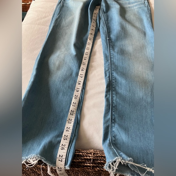 GAP Real Straight Raw Hem Light Wash Mid Rise Jeans Size 27 - Picture 9 of 10